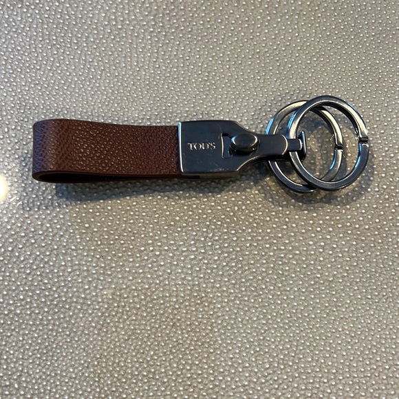TOD’S Double Ring Key Ring - Picture 1 of 3